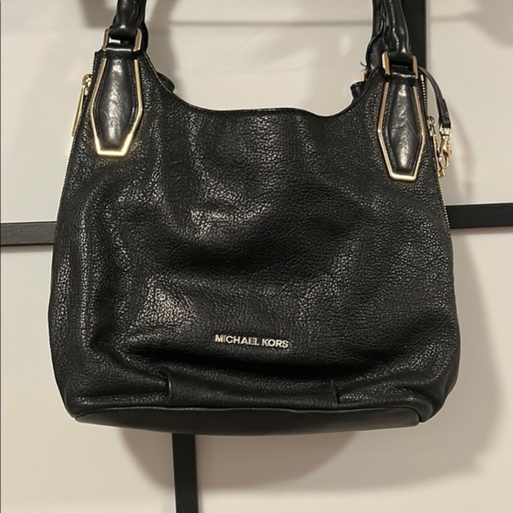Michael Kors MK Vanessa Convertible Side Zipper Medium Black Shoulder Purse Bag